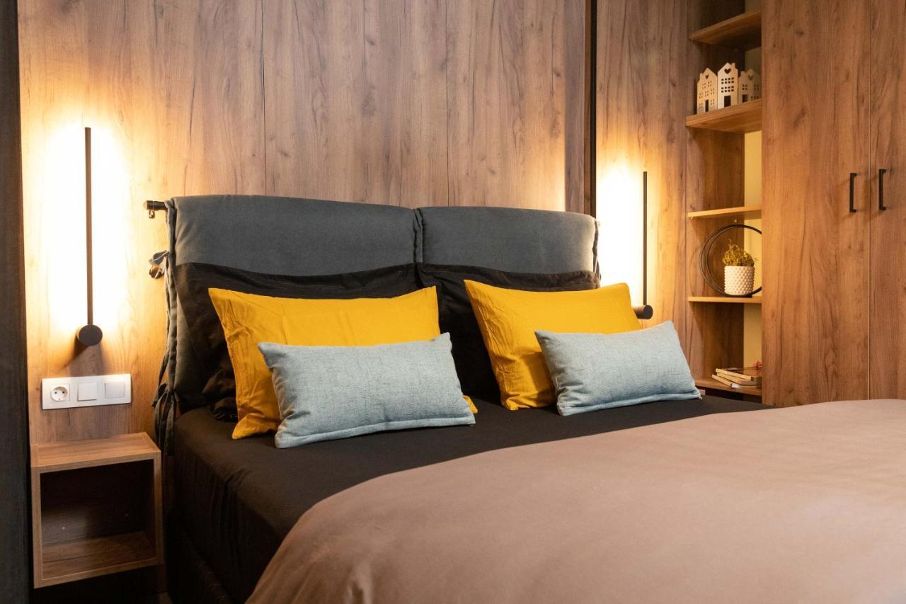 F & B Collection - Minilux For 3 Apartment